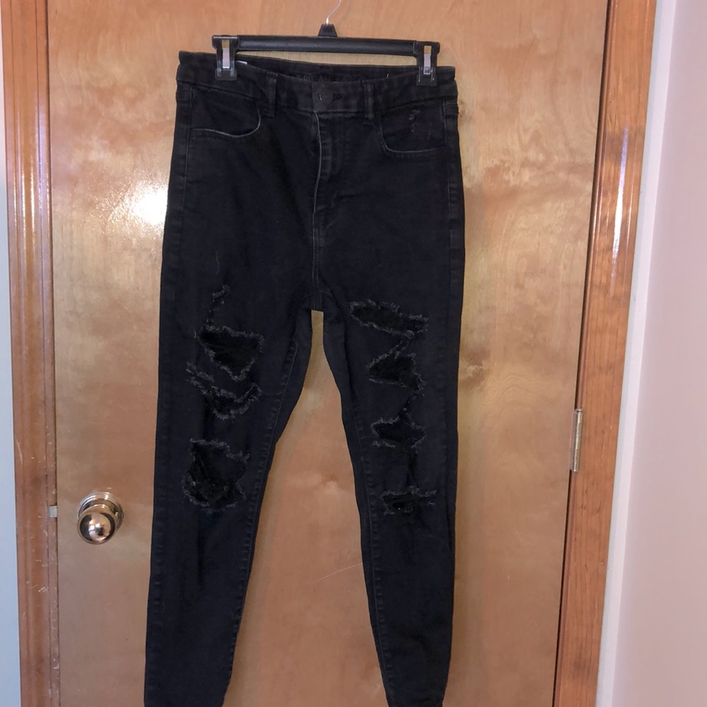 American Eagle- black distressed- curved jegging